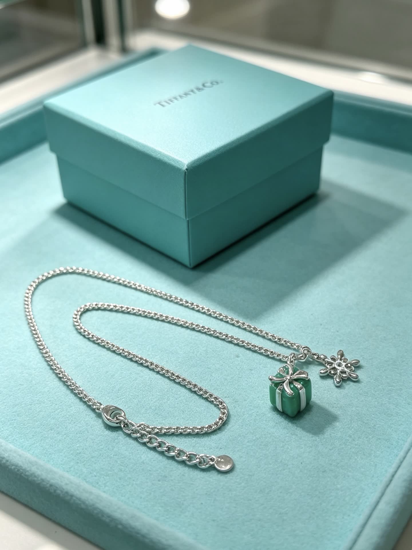 Tiffany & Co. Sterling Silver Gift Box and Flower Necklace Set